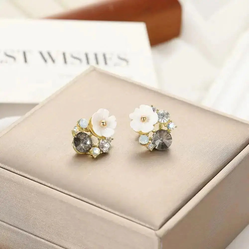Silver Needle Korean Fashion Imitation Pear Earrings For Women Jewelry 2024 Trending New Luxury Women's Heart Stud Earrings