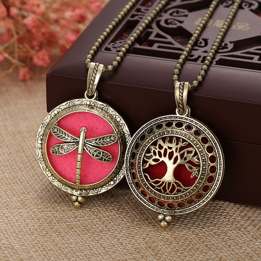 New Aroma Kaleidoscope Retro Necklace Antique Locket Pendant Magnetic Perfume Essential Oil Diffuser Locket Aromatherapy Jewelry