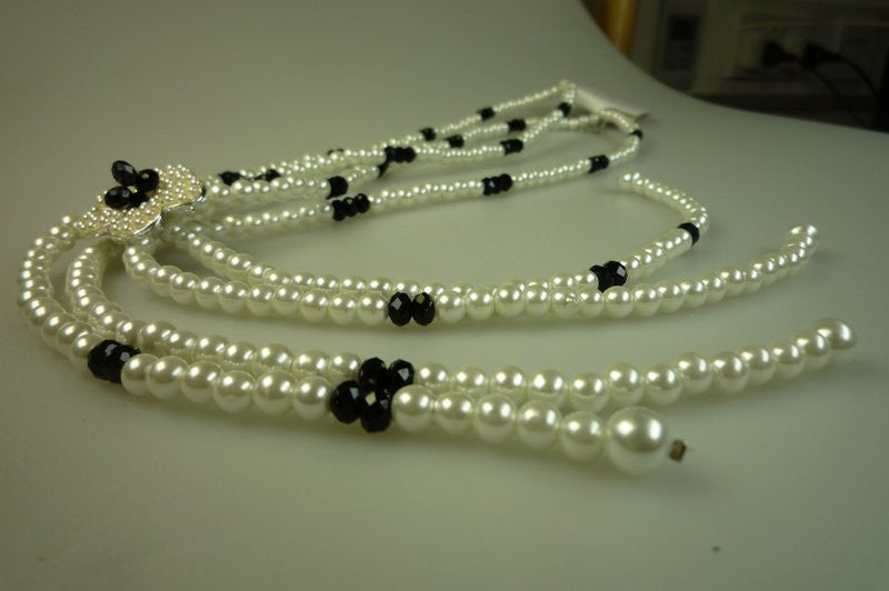 Perilous Pearls Diamante Flower Necklace - Shopy Max