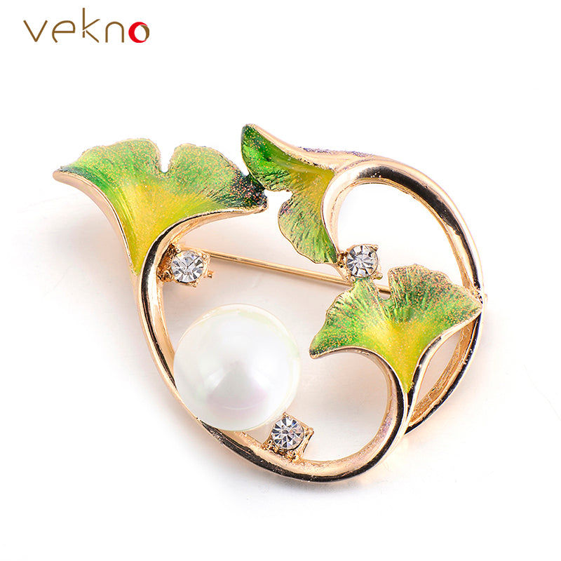 VEKNO Minimal Crystal Enamel Flower Brooches With Imitation Pearl Gold Color New Fashion Brooch Pins Female Clothing Accessories