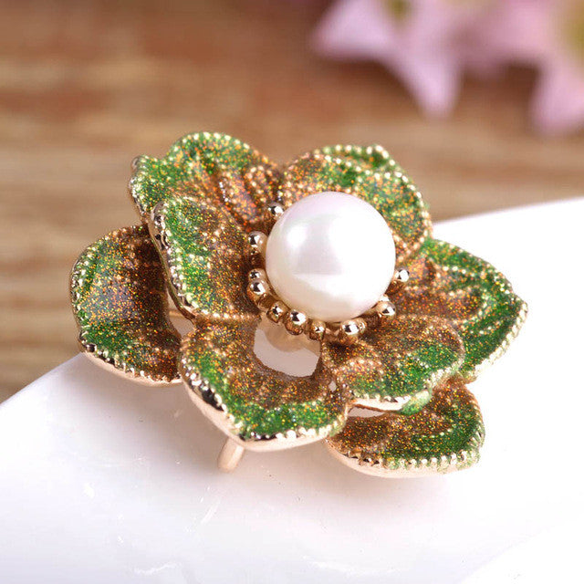 Elegant Simulated-Pearl Brooches Purple Gold color Rose Flower Broches Enamel Pin Scarf Dress