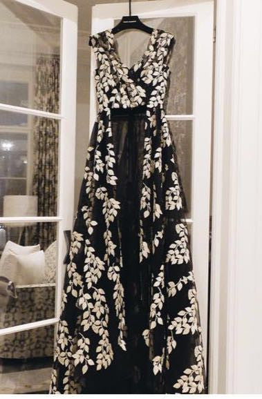 Black Leaf Shape Lace Evening Dresses V Neckline Cap Sleeves Chapel Train Prom Dresses