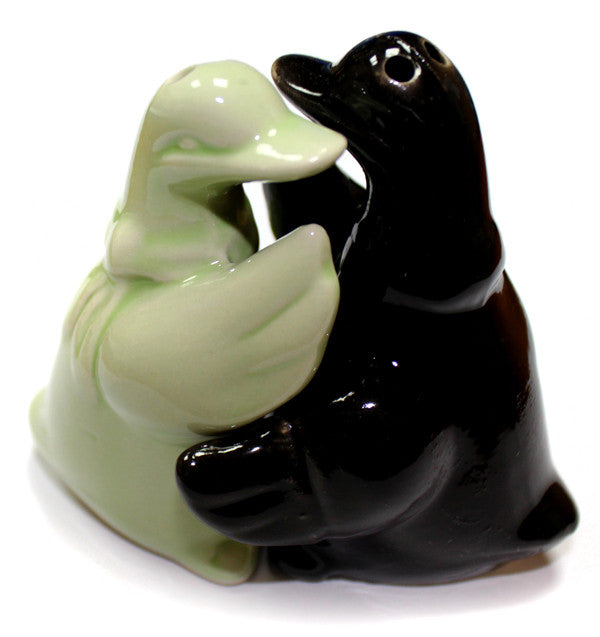 Salt & Pepper - Hugging Ducks Black & Green - Shopy Max